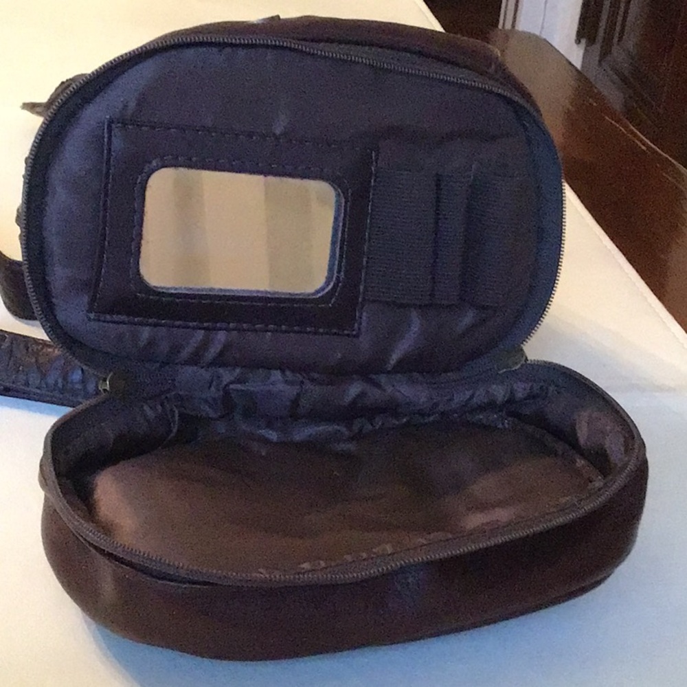 Wilson’s #Adventure Bound #sling bag - Picture 7 of 13